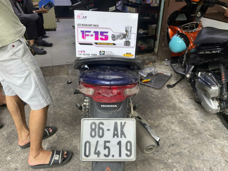 Độ đèn nâng cấp ánh sáng Bi Led Mini Titan Moto F15 cho xe Wave 110